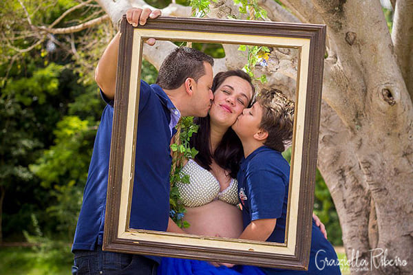 ensaio-de-gestante-ar-livre-quadro-familia