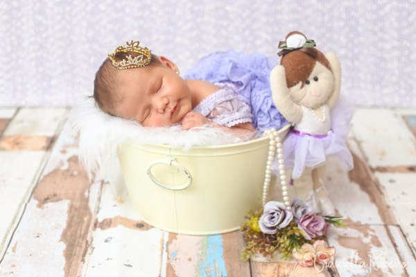 fotografia-ensaio-newborn-cesto-boneca