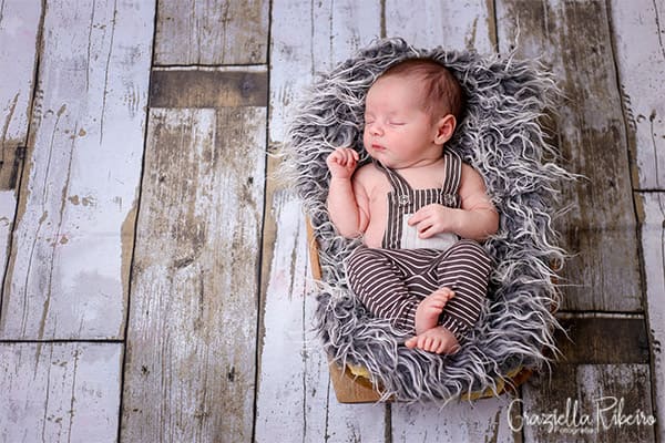 fotografia-ensaio-newborn-cama-cobertor