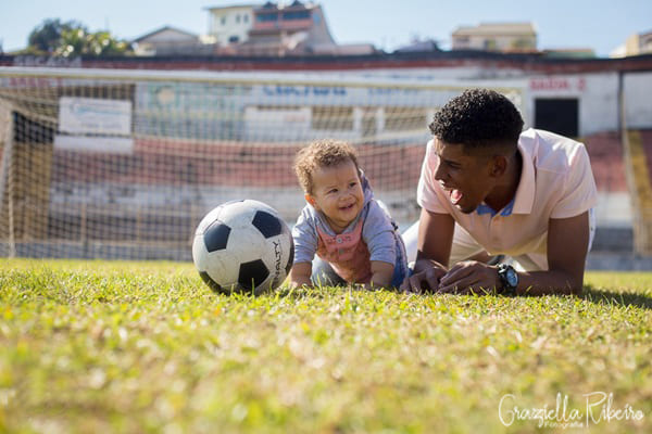 fotografia-acompanhamento-mensal-pai-futebol-campo