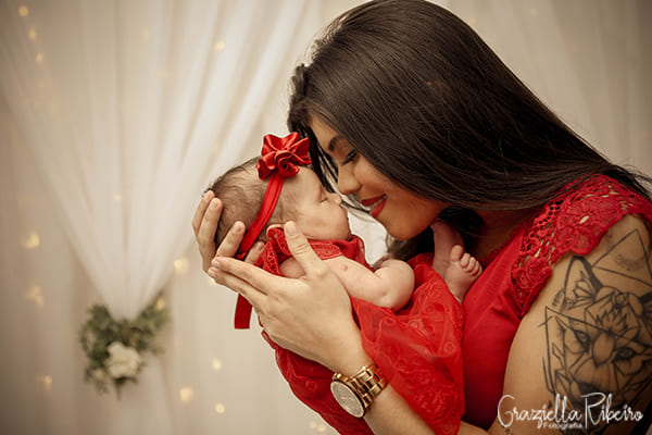 fotografia-acompanhamento-ensaio-estudio-dia-das-mães-bebê-mamãe-vermelho