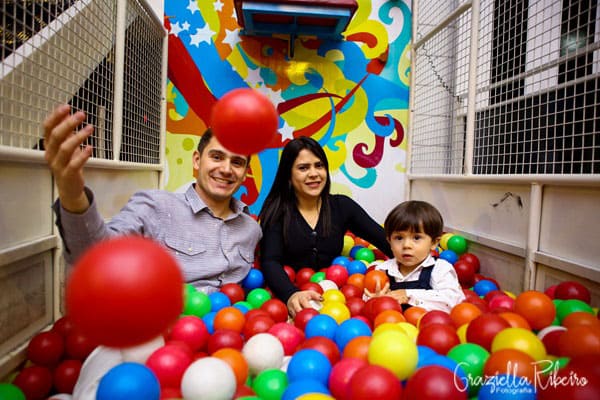 fotografia-ensaio-aniversario-detalhe-piscina-de-bolinha
