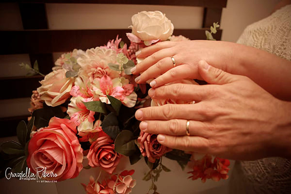 fotografia-ensaio-casamento-buquê-rosas-aliança